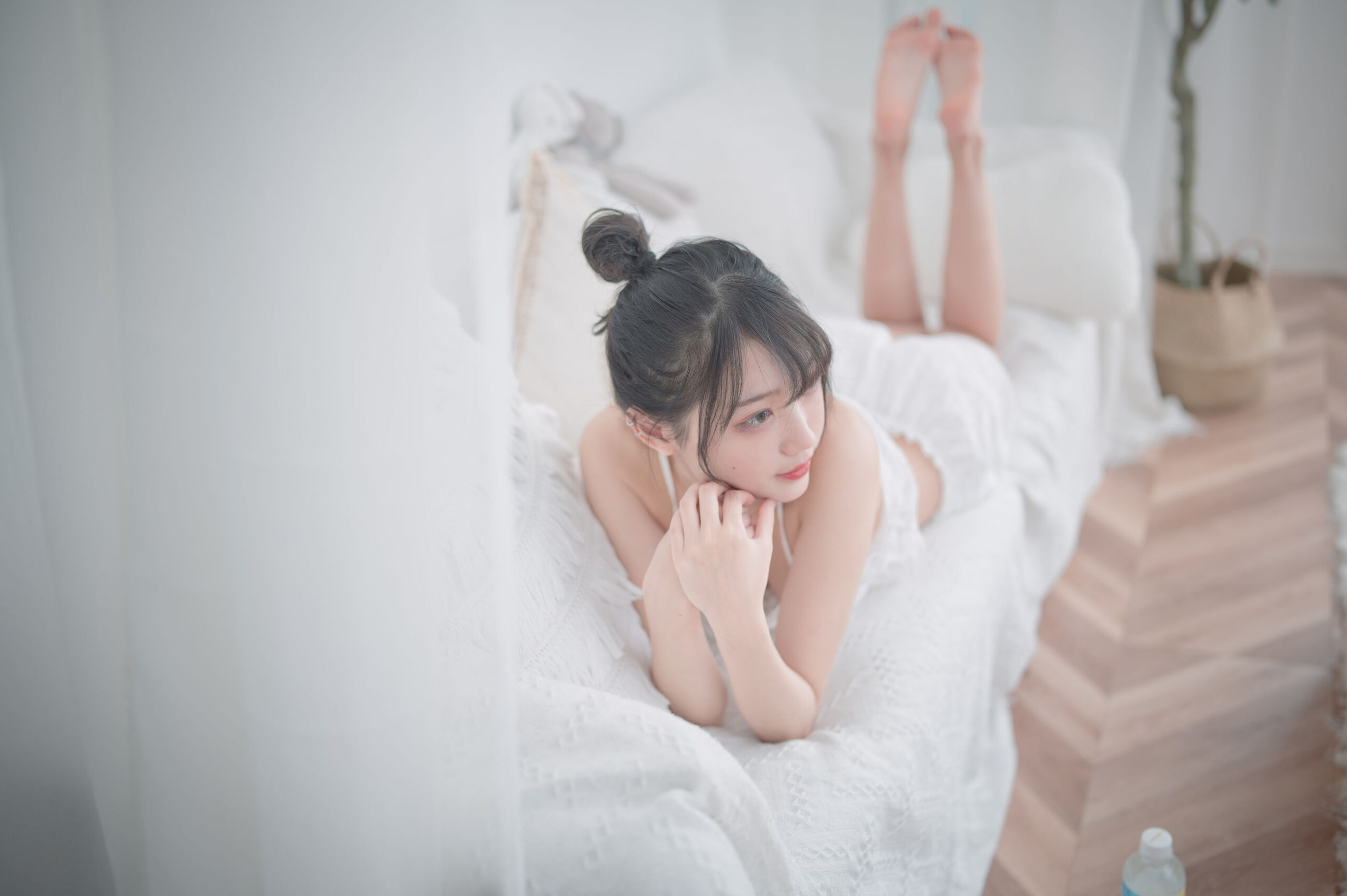[COS福利] 周叽是可爱兔兔 – 白色睡衣 写真套图-旭达资源网